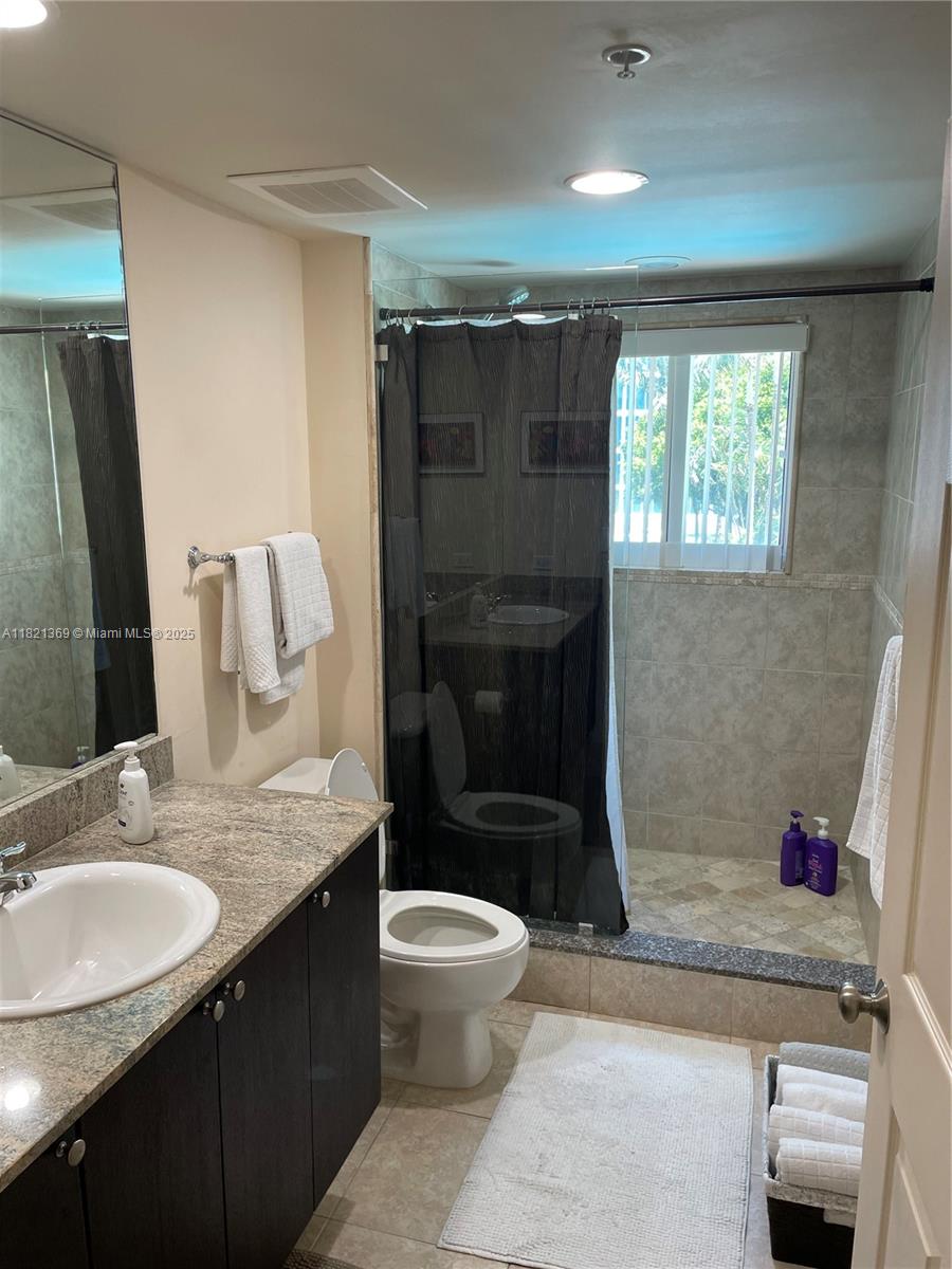 2000 N Bayshore Dr 201