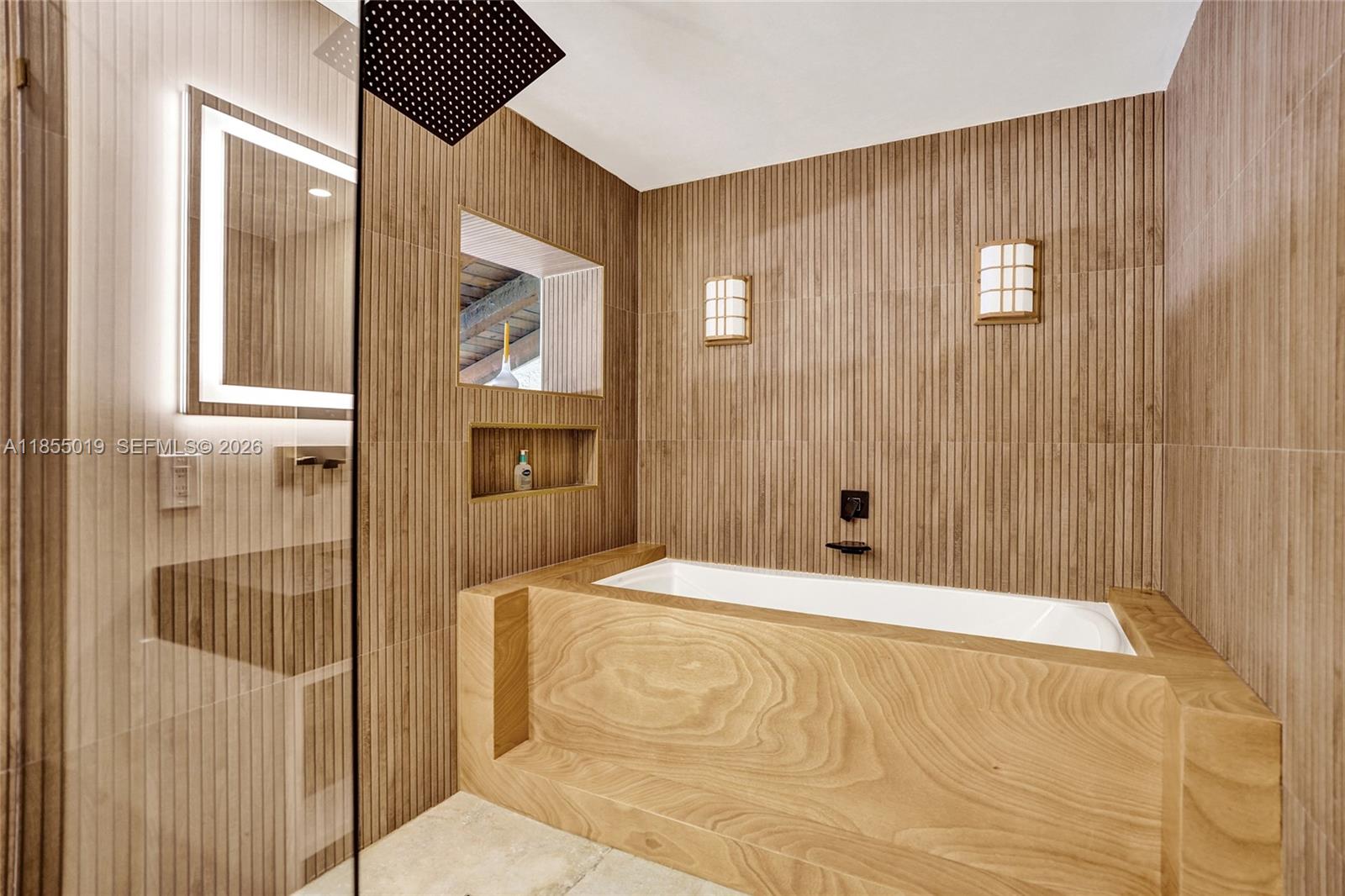 HILLS OF INVERRARY TRACT - Residential