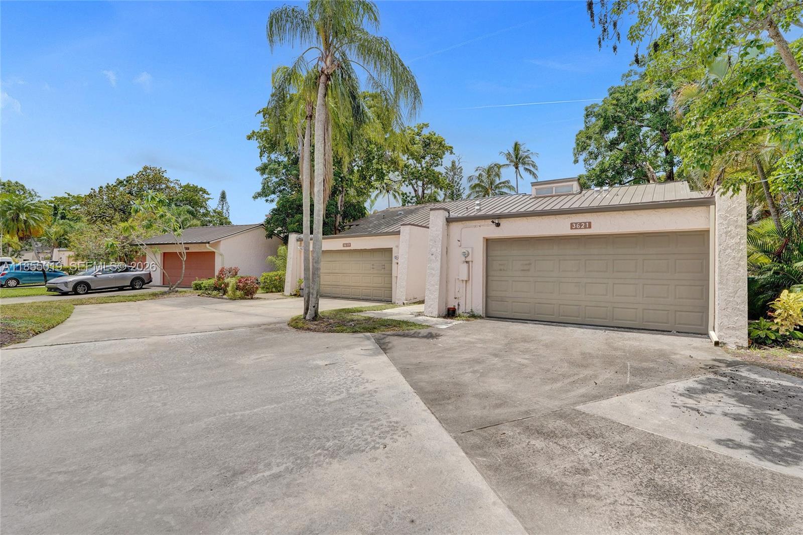 HILLS OF INVERRARY TRACT - Residential