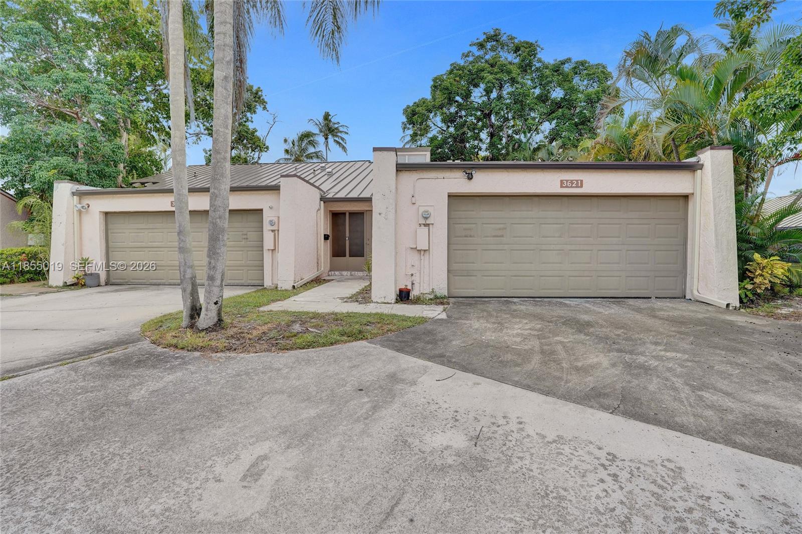 HILLS OF INVERRARY TRACT - Residential