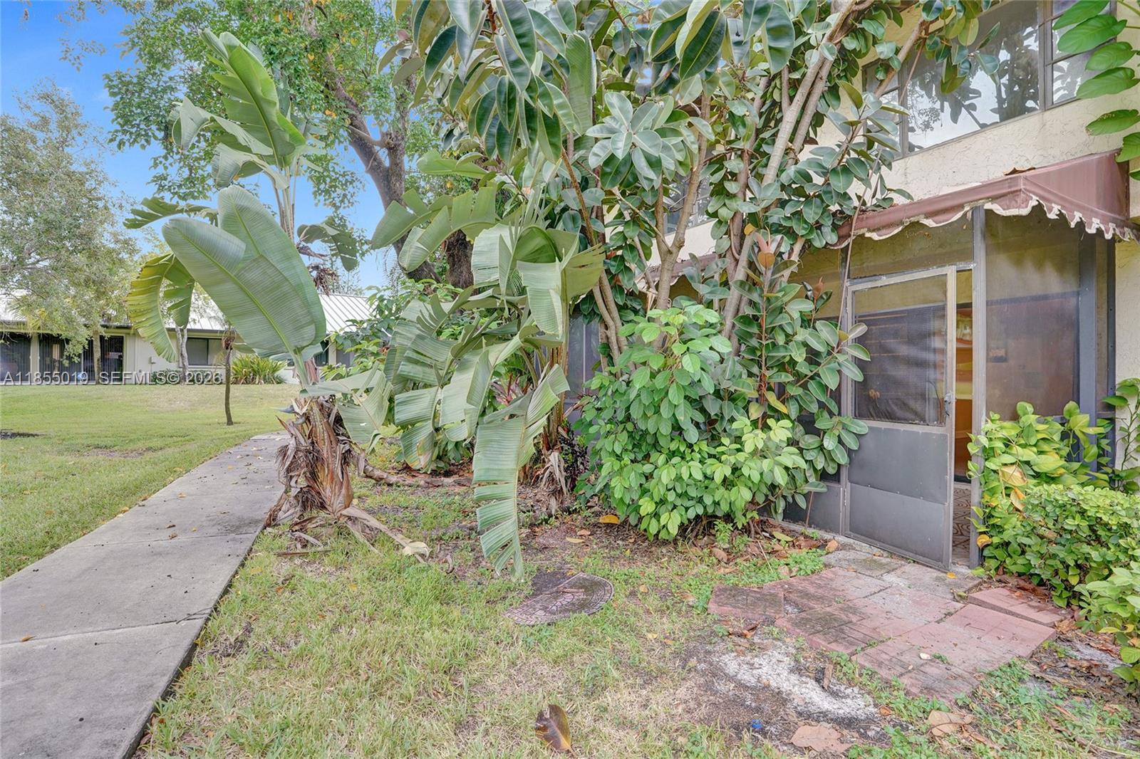 HILLS OF INVERRARY TRACT - Residential