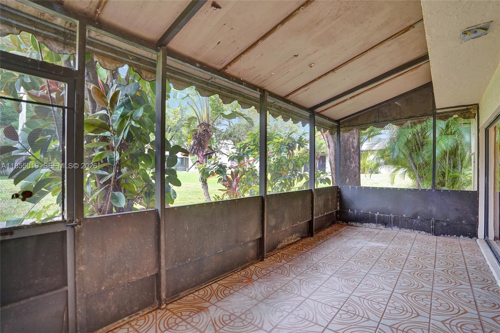 HILLS OF INVERRARY TRACT - Residential