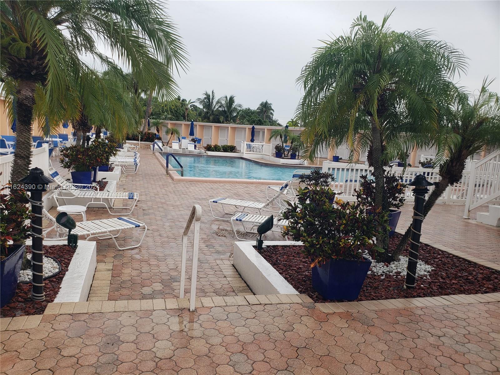 IMPERIAL POINT COLONNADES - Residential