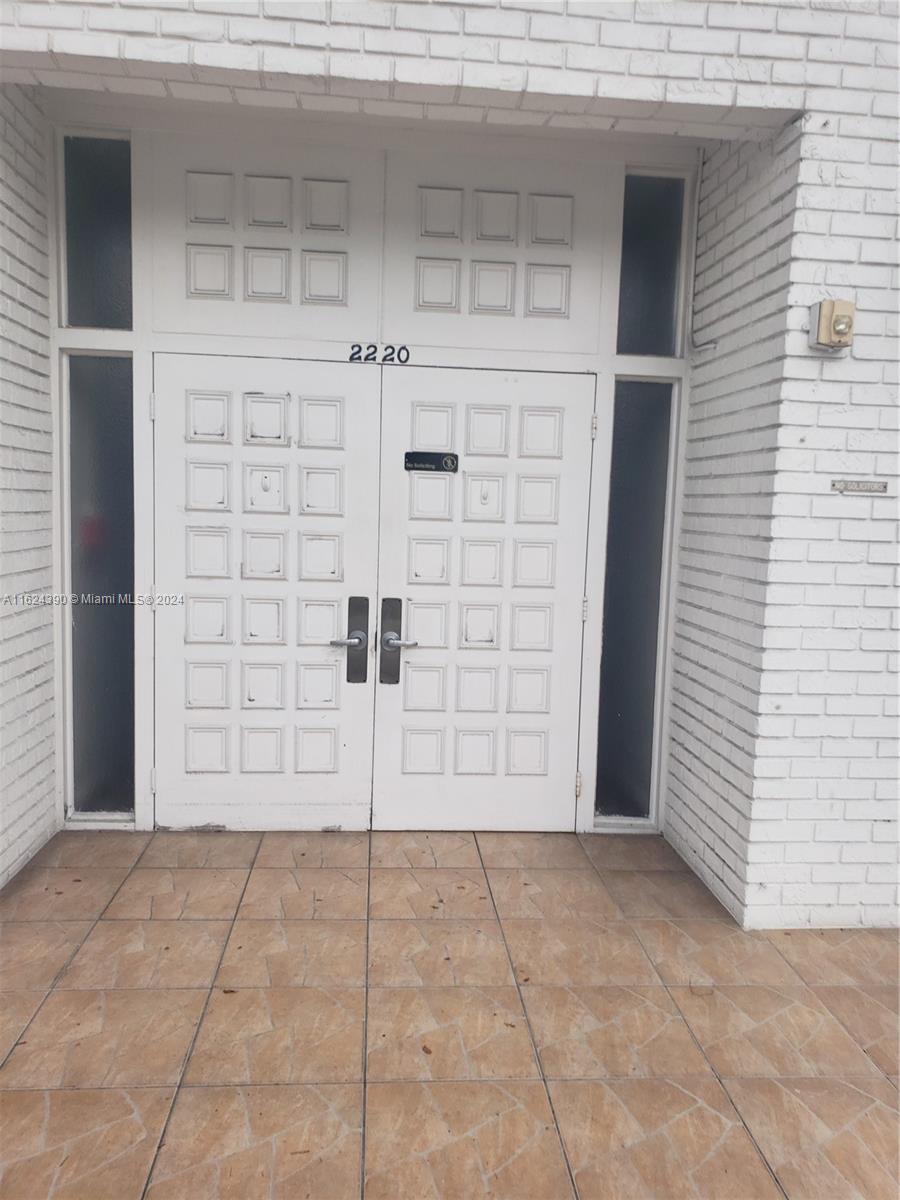 IMPERIAL POINT COLONNADES - Residential