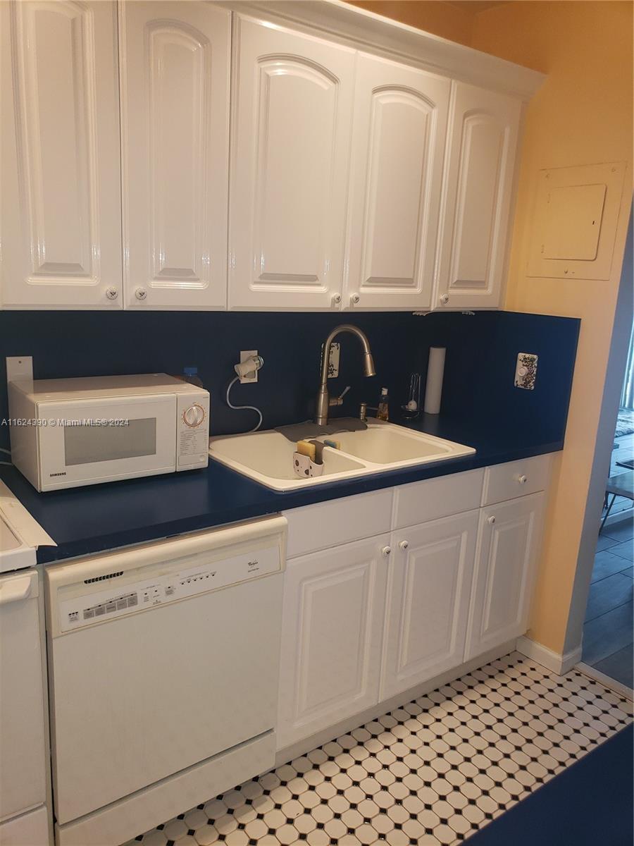 IMPERIAL POINT COLONNADES - Residential