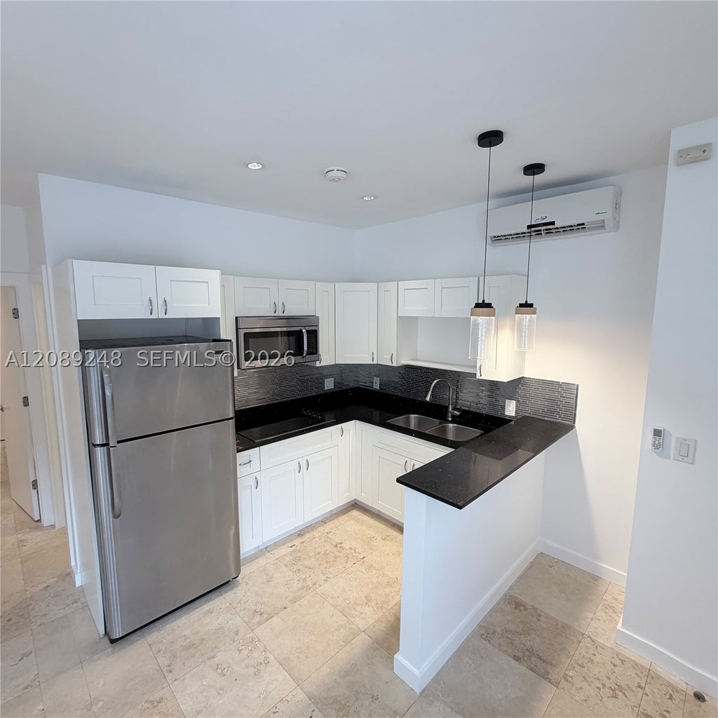 Photo of 905 SE 2nd Ct #B, Fort Lauderdale, FL 33301 (MLS # A12089248)