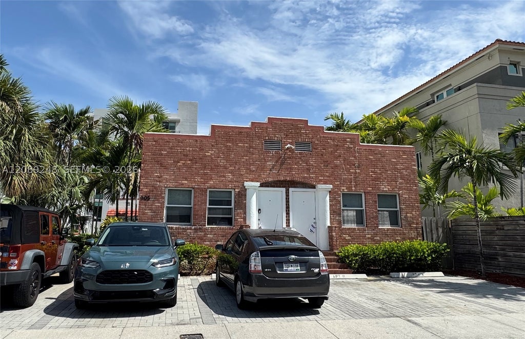 Photo of 905 SE 2nd Ct #B, Fort Lauderdale, FL 33301 (MLS # A12089248)