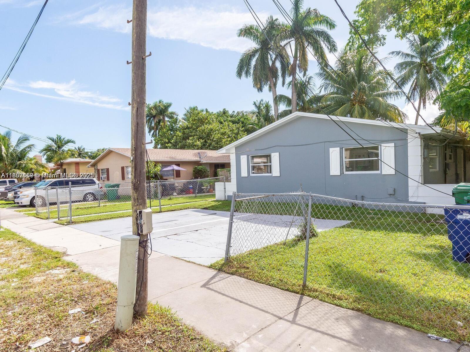 Beautiful upgraded spacious 2 bed 1 bath with laundry is ready to move in.