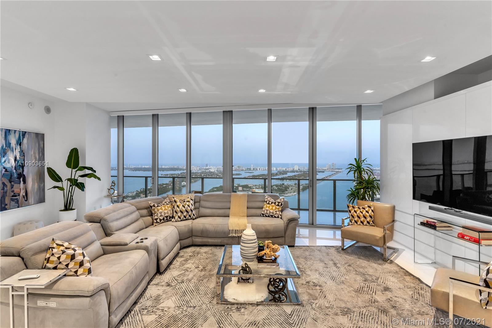 MARQUIS CONDO - Residential