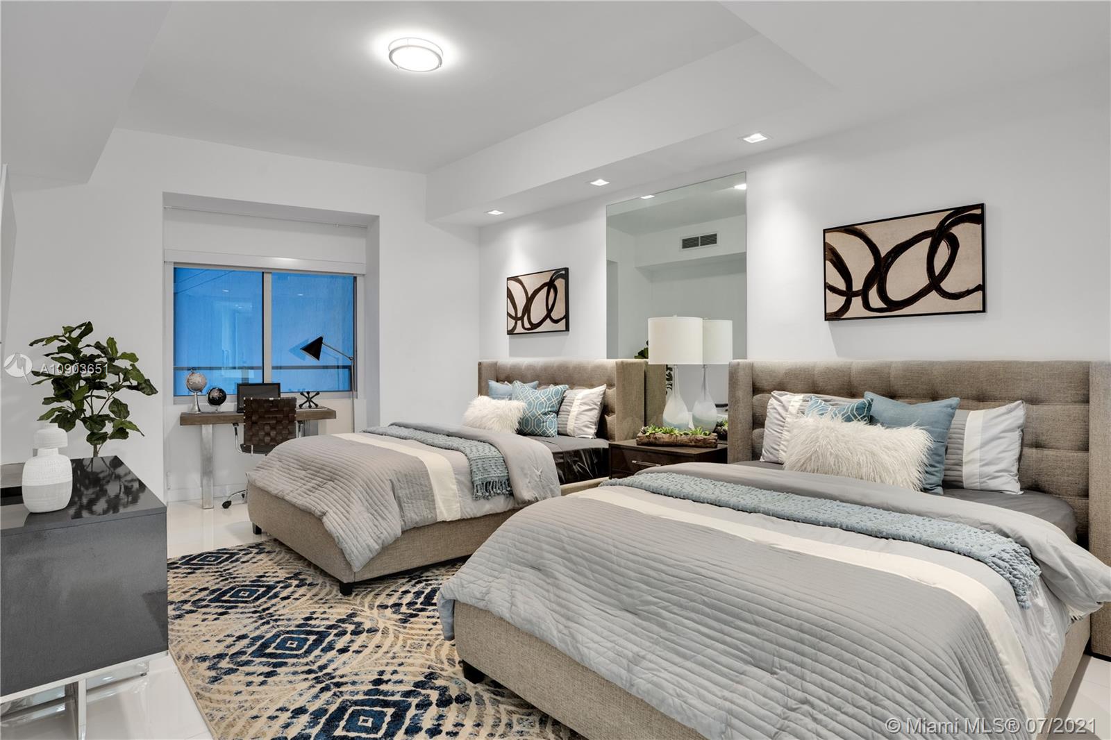 MARQUIS CONDO - Residential