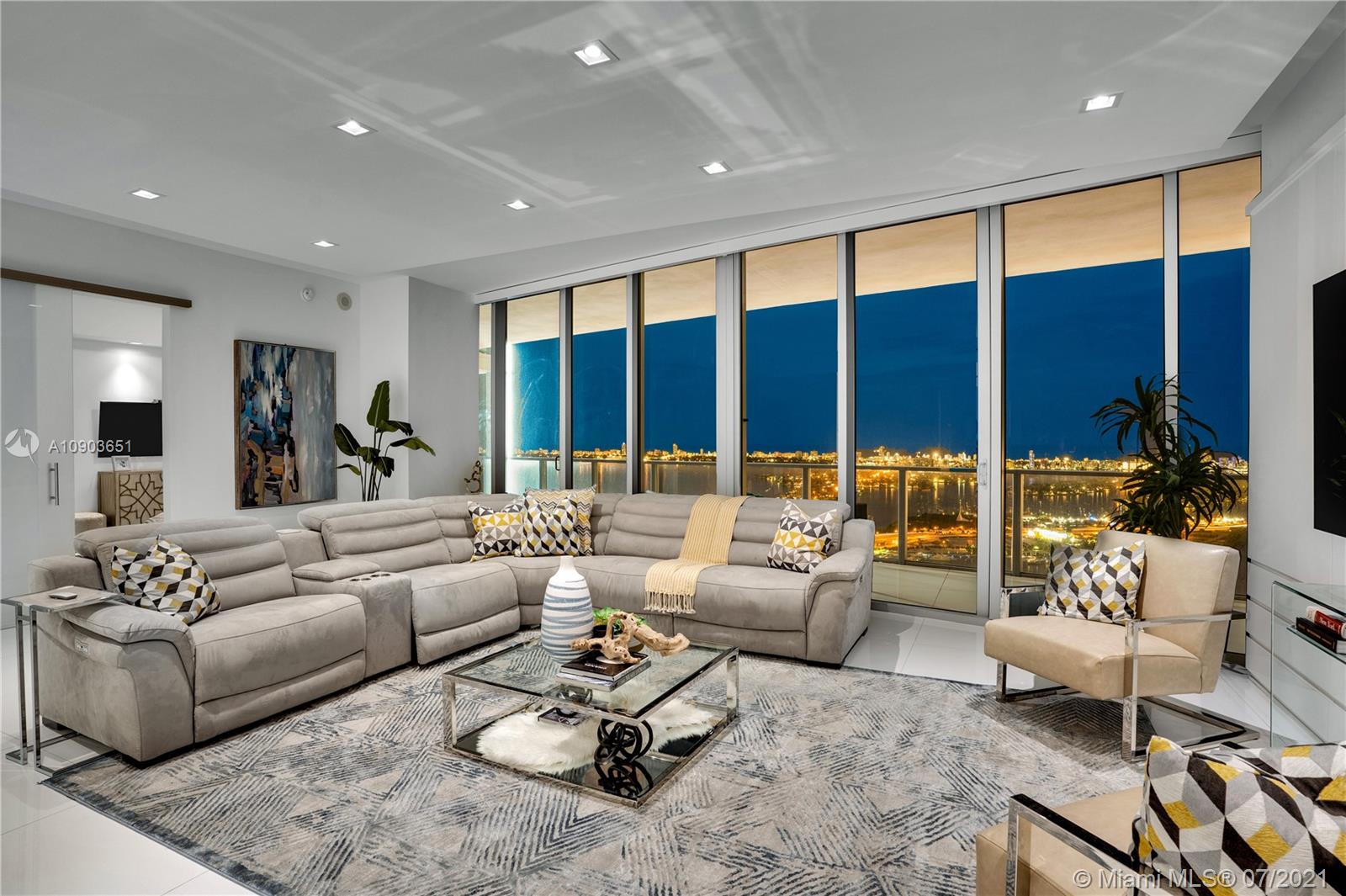 MARQUIS CONDO - Residential