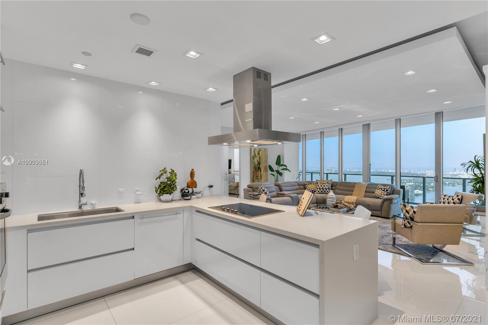 MARQUIS CONDO - Residential