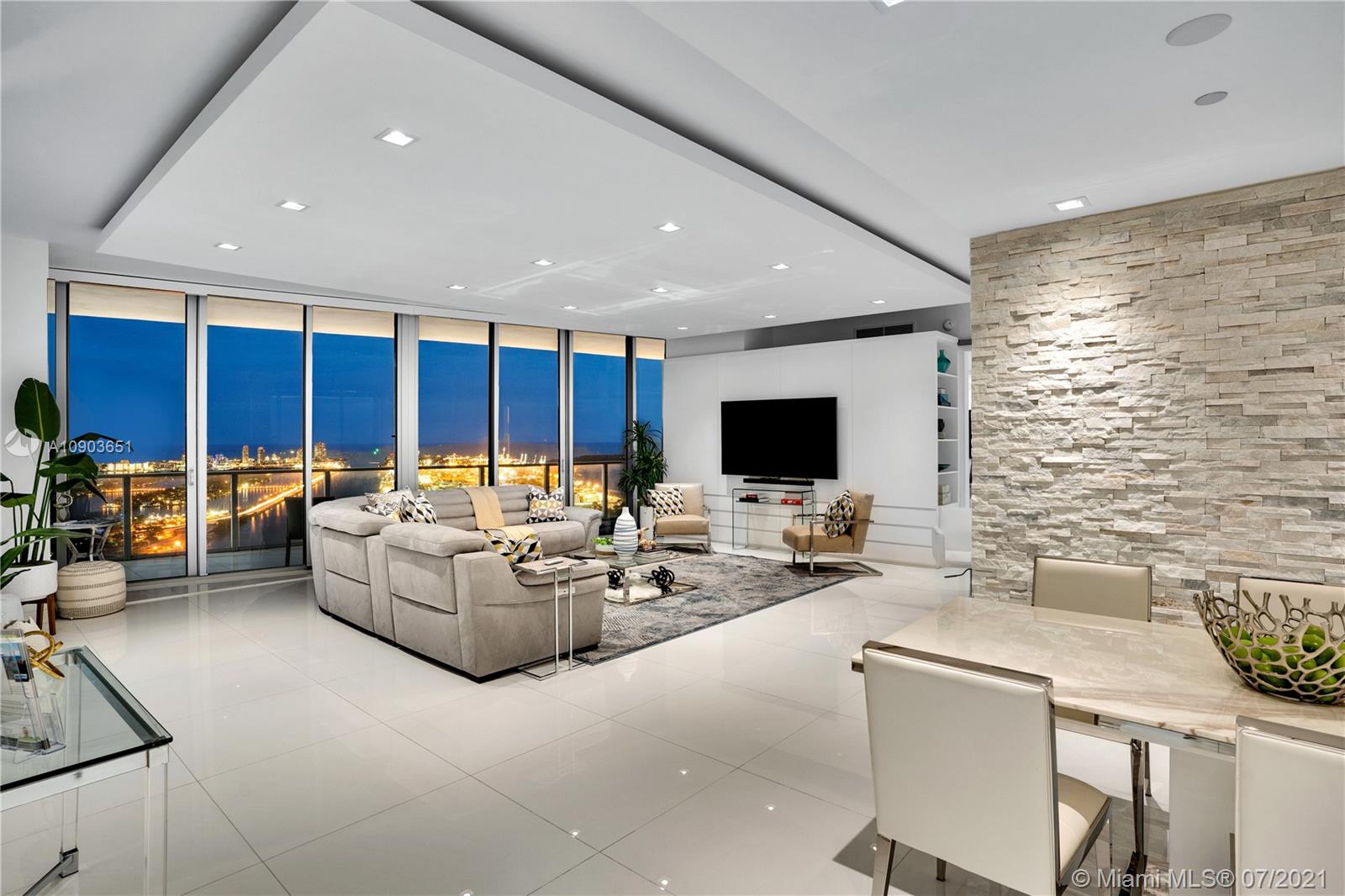 MARQUIS CONDO - Residential