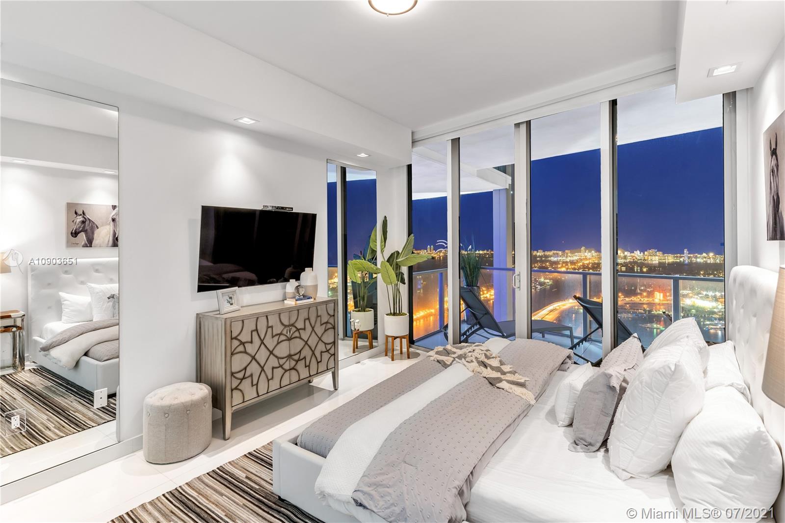 MARQUIS CONDO - Residential