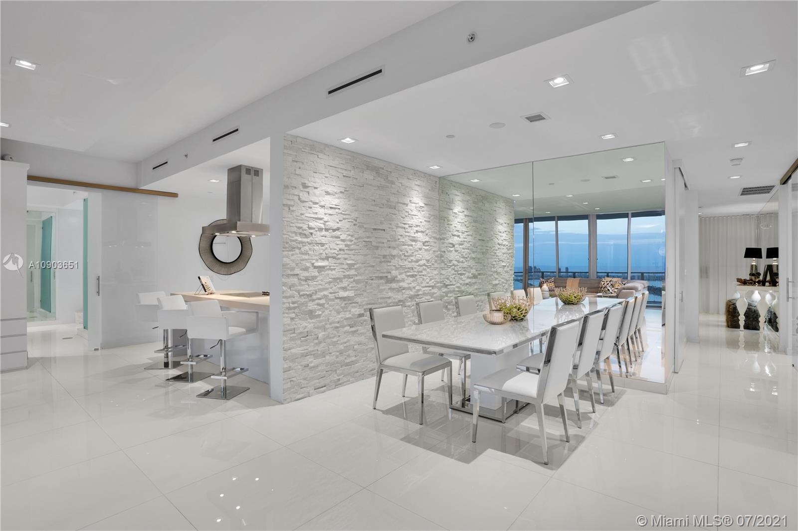 MARQUIS CONDO - Residential