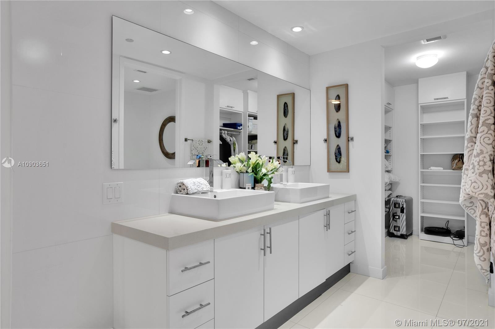 MARQUIS CONDO - Residential