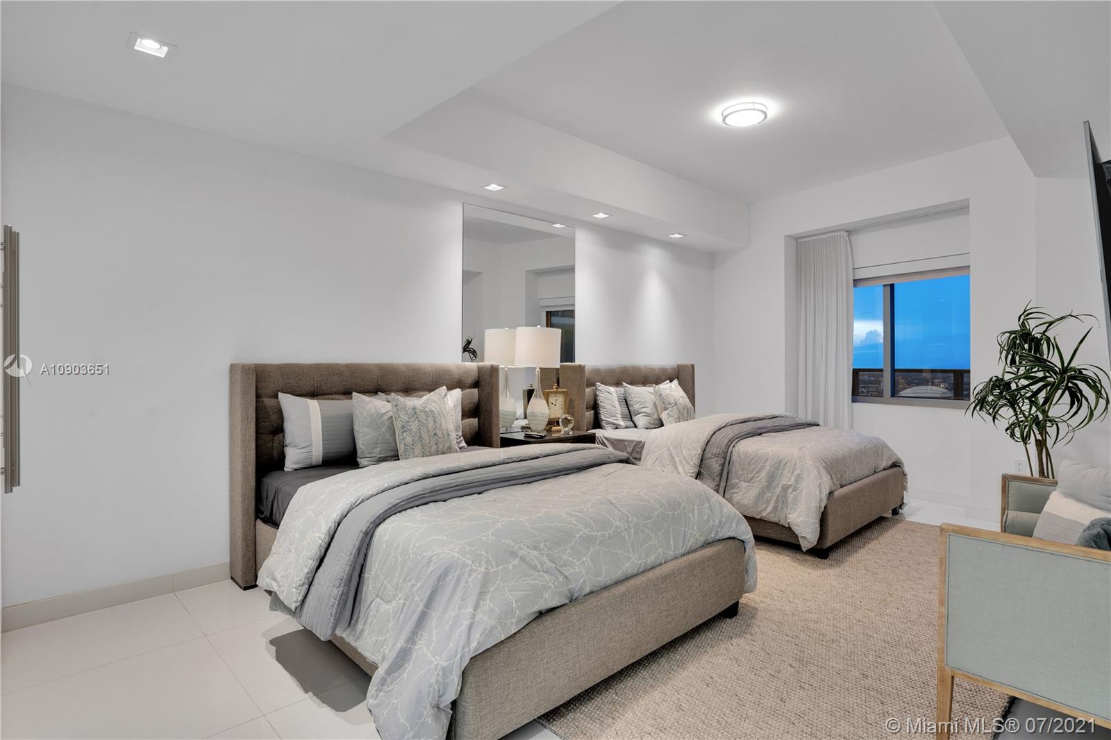 MARQUIS CONDO - Residential