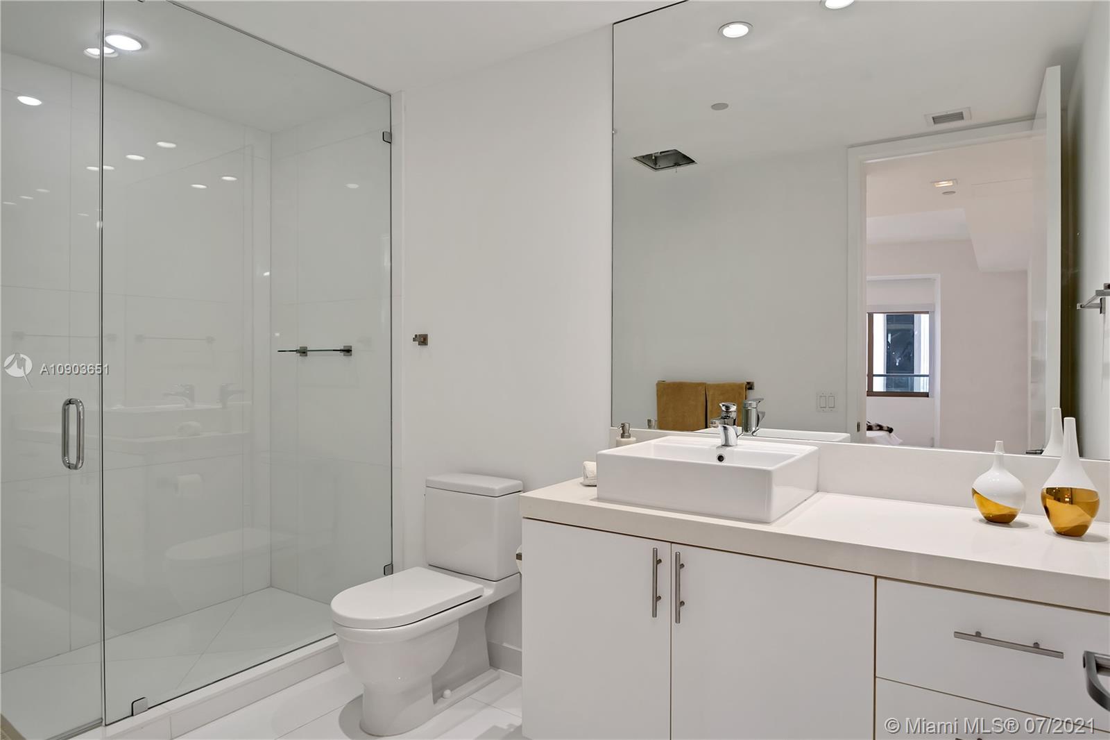 MARQUIS CONDO - Residential