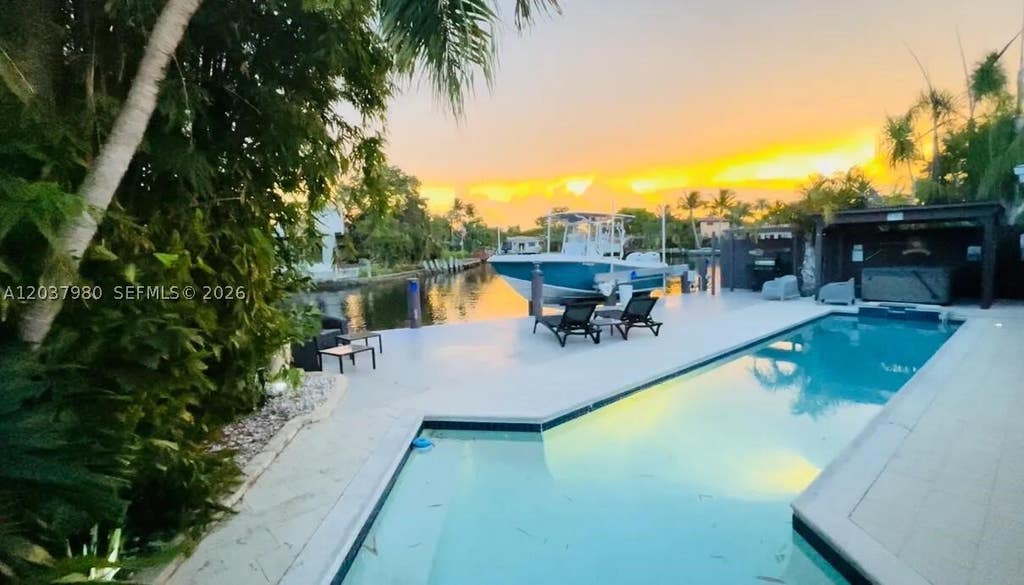 Photo of 2100 NE 24th St, Wilton Manors, FL 33305 (MLS # A12037980)