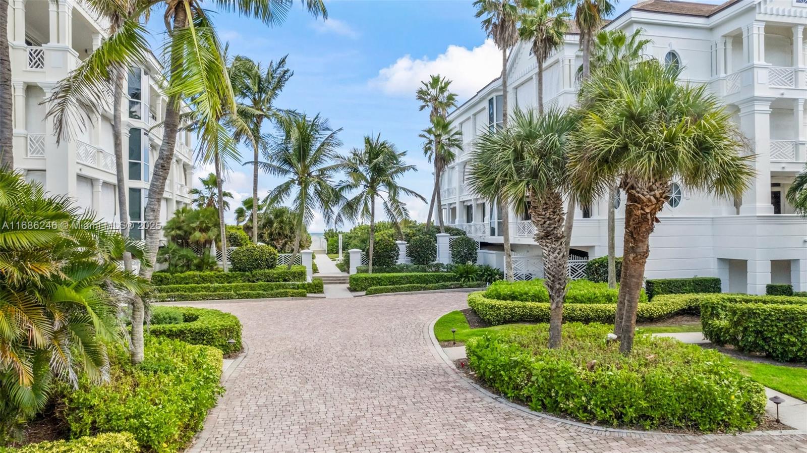 CARLTON VERO BEACH CONDOM - Residential