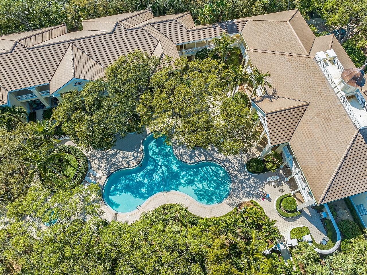 CARLTON VERO BEACH CONDOM - Residential