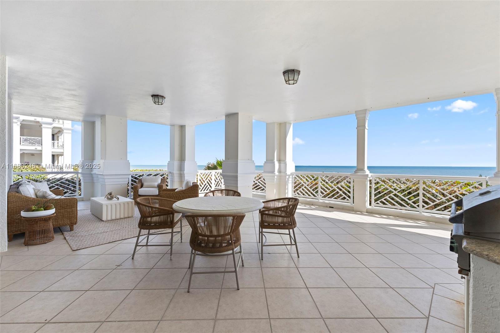 CARLTON VERO BEACH CONDOM - Residential
