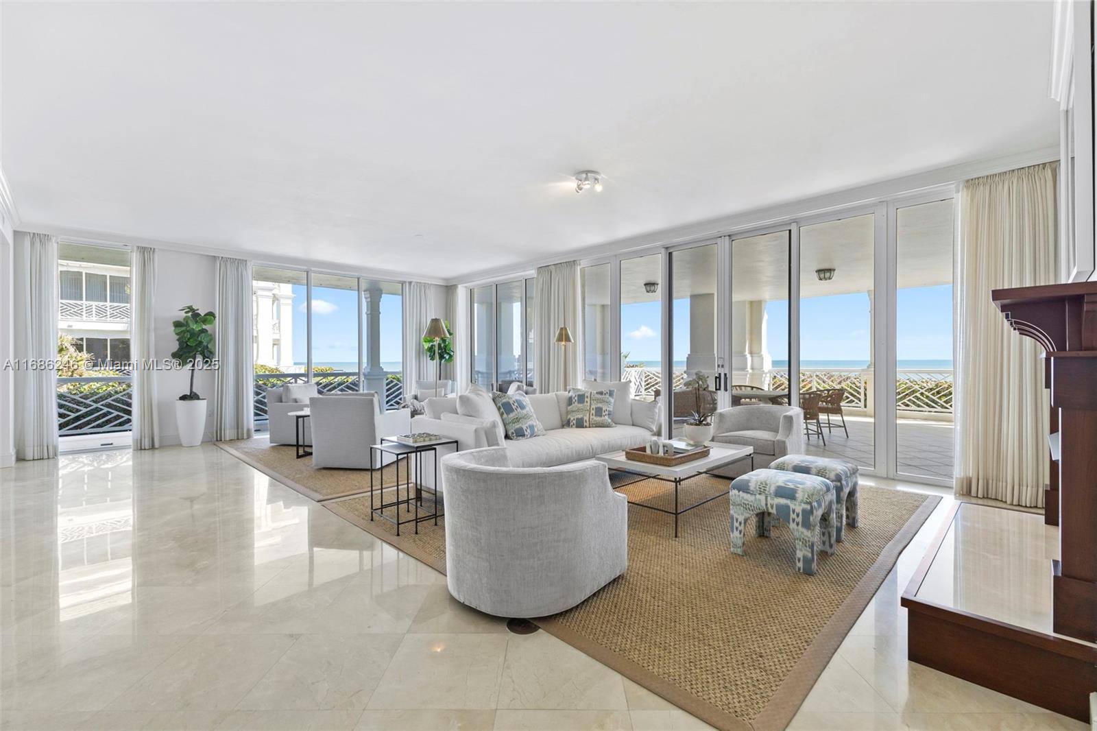 CARLTON VERO BEACH CONDOM - Residential