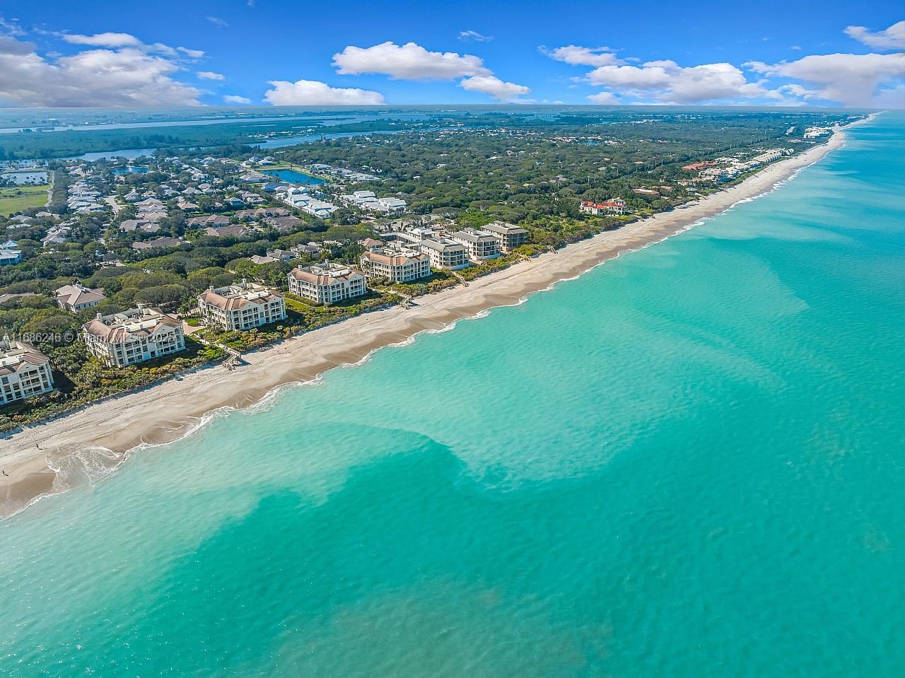 CARLTON VERO BEACH CONDOM - Residential