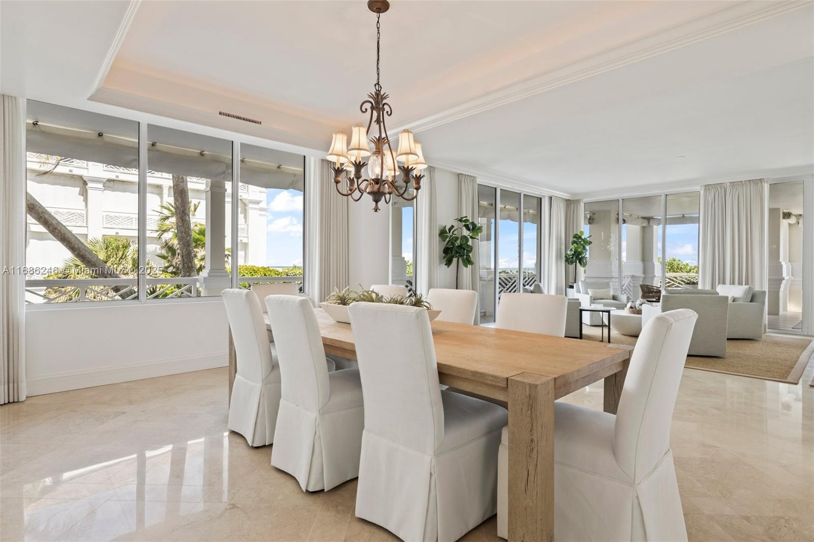 CARLTON VERO BEACH CONDOM - Residential