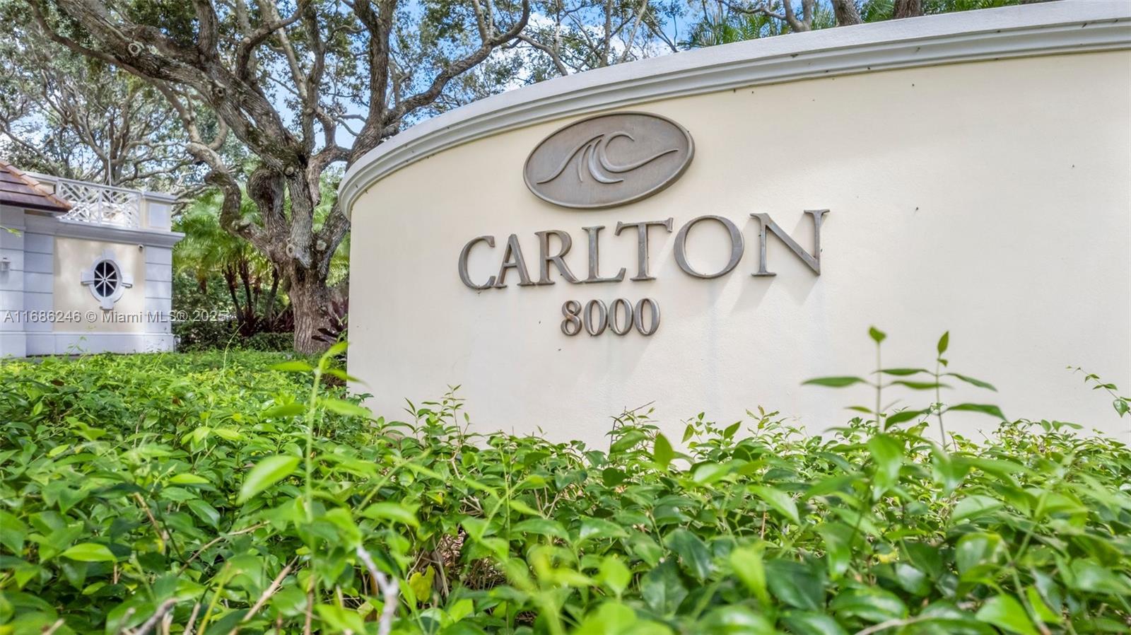 CARLTON VERO BEACH CONDOM - Residential