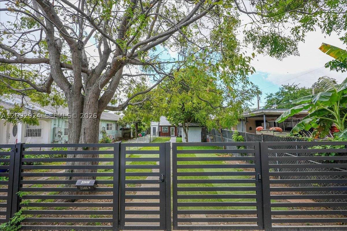 2388 NW 33rd St