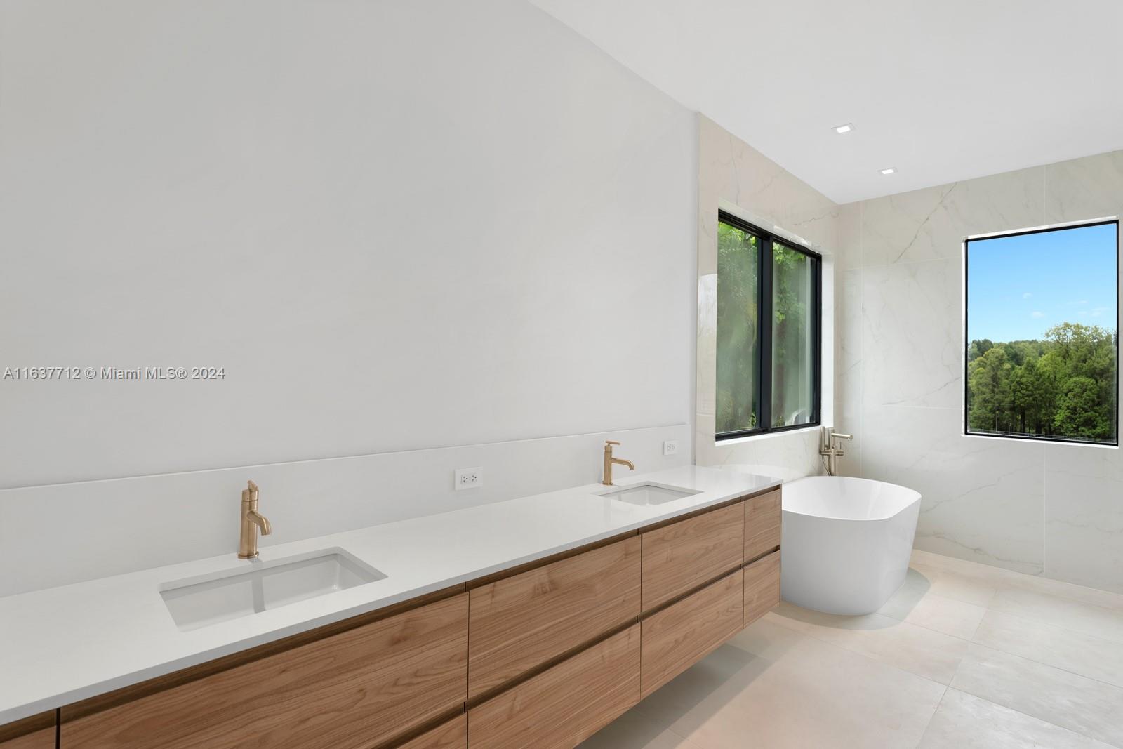 BISCAYNE PARK ESTATES - Residential