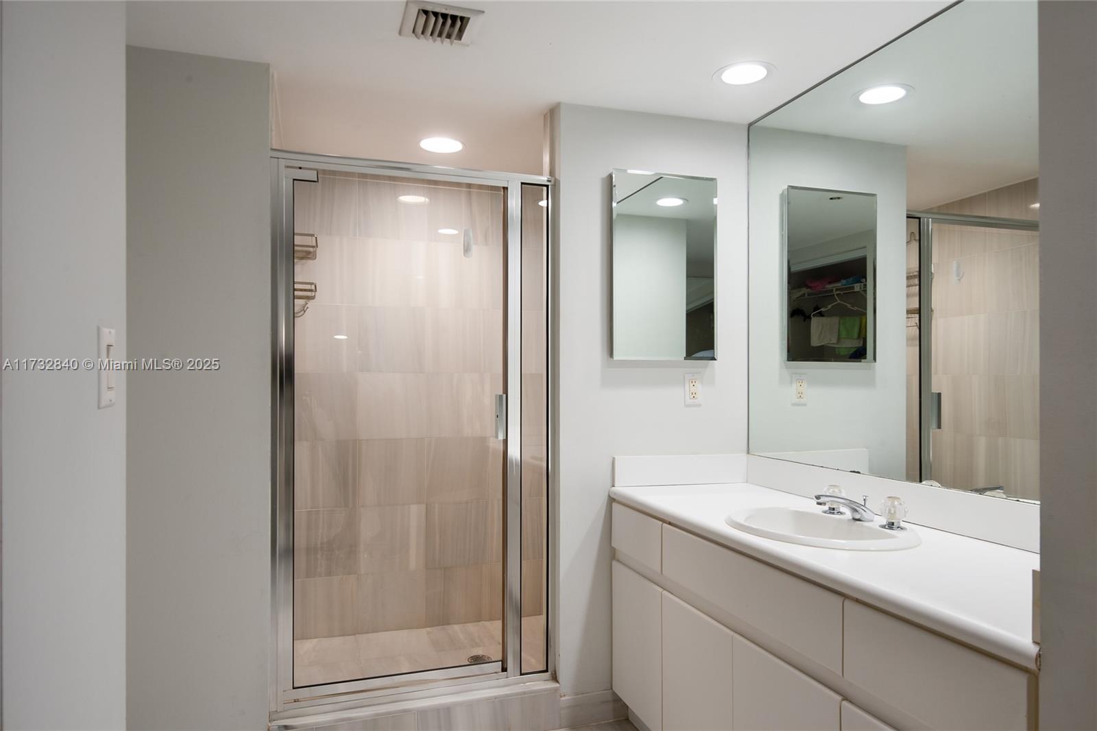 OCEANIA I CONDO - Residential