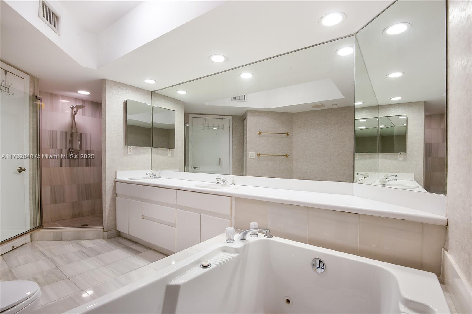 OCEANIA I CONDO - Residential