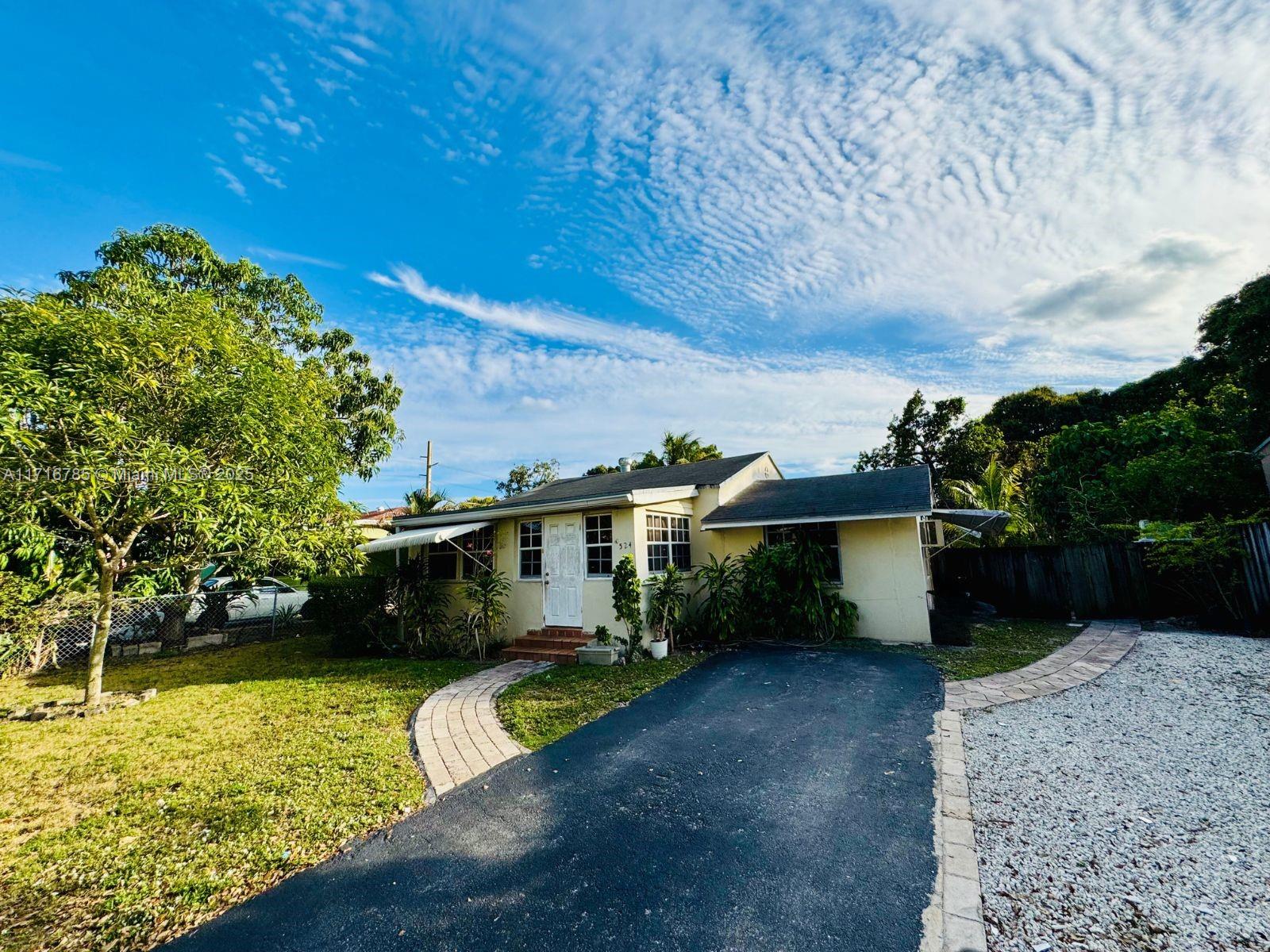 Property for Sale at 524 Nw 112th St, Miami Shores, Miami-Dade County, Florida - Bedrooms: 3 
Bathrooms: 1  - $470,000