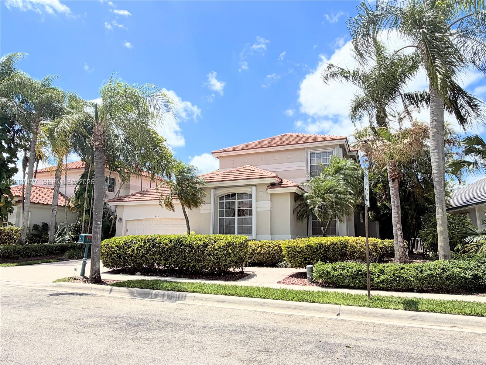 HOLLYWOOD LAKES COUNTRY C - Residential