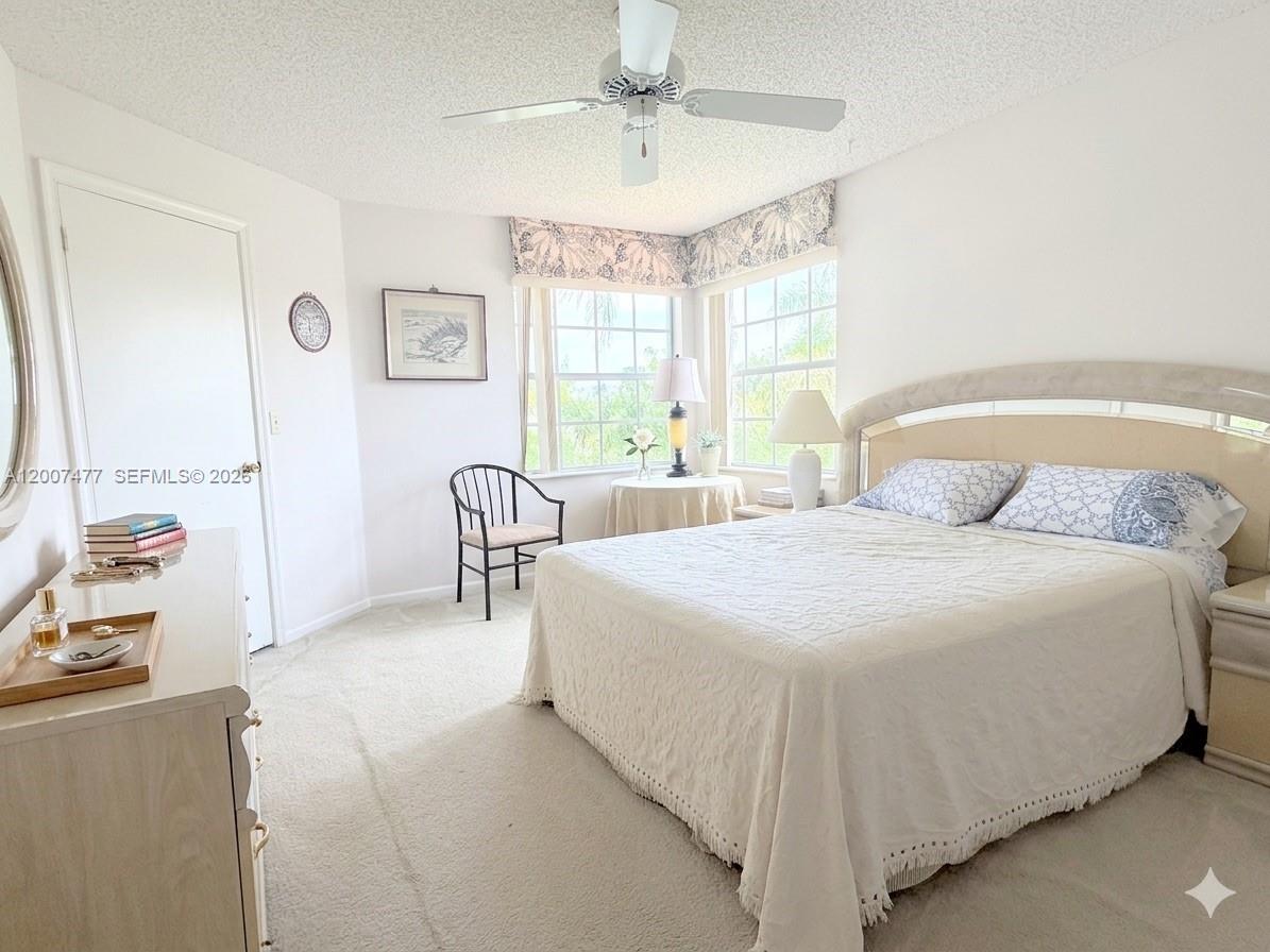 HOLLYWOOD LAKES COUNTRY C - Residential