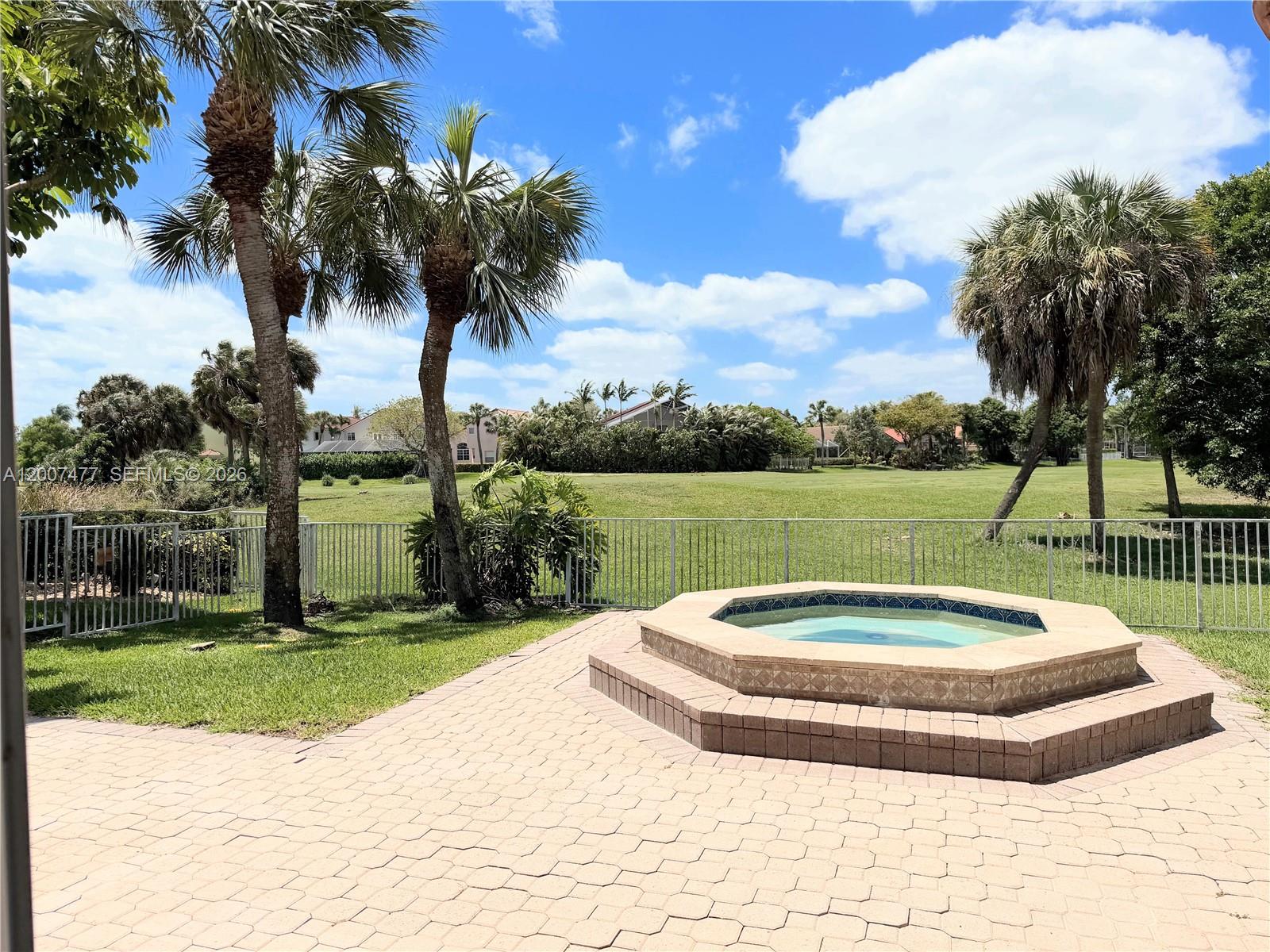 HOLLYWOOD LAKES COUNTRY C - Residential