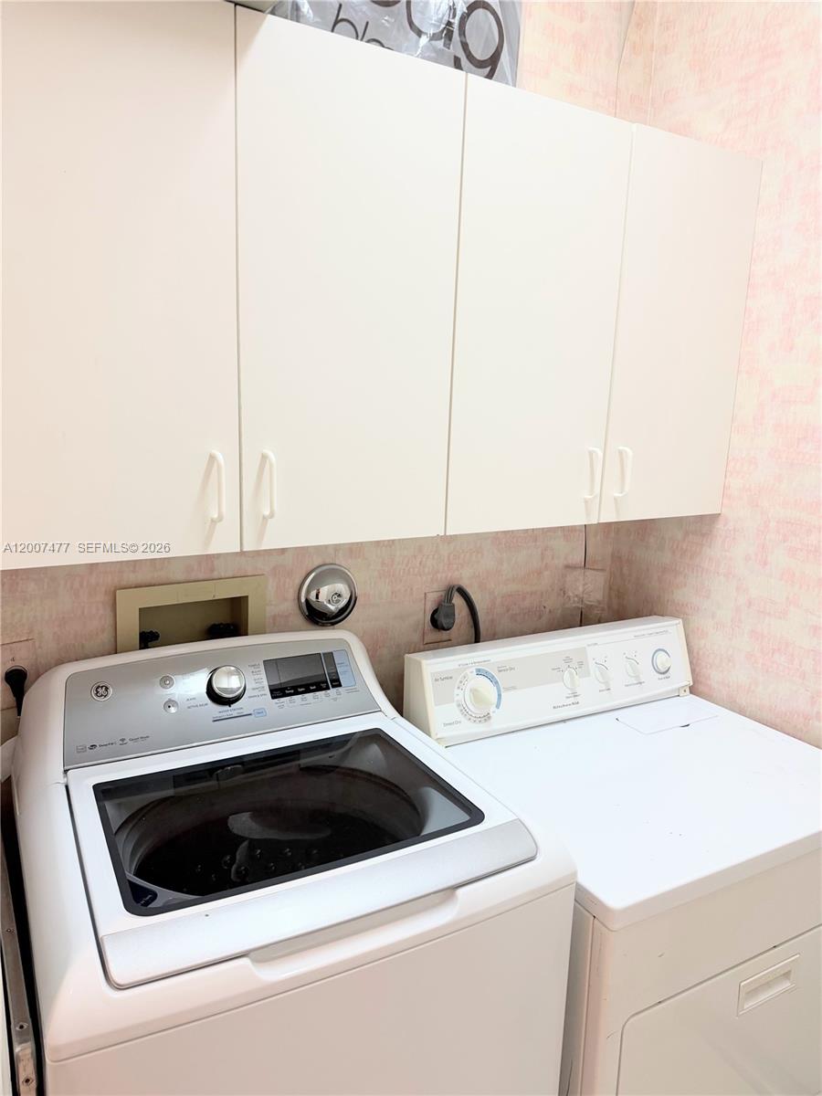 HOLLYWOOD LAKES COUNTRY C - Residential