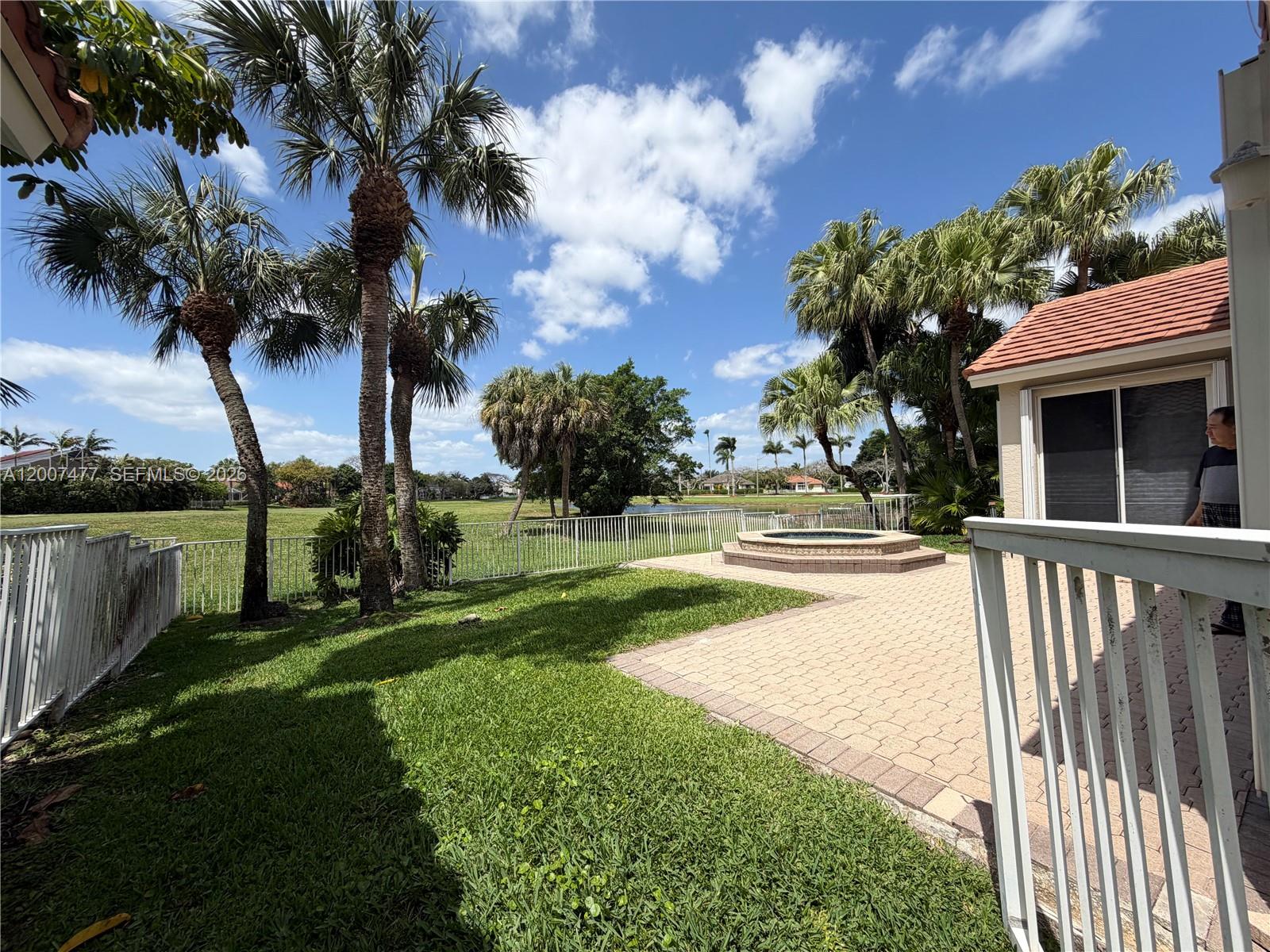 HOLLYWOOD LAKES COUNTRY C - Residential