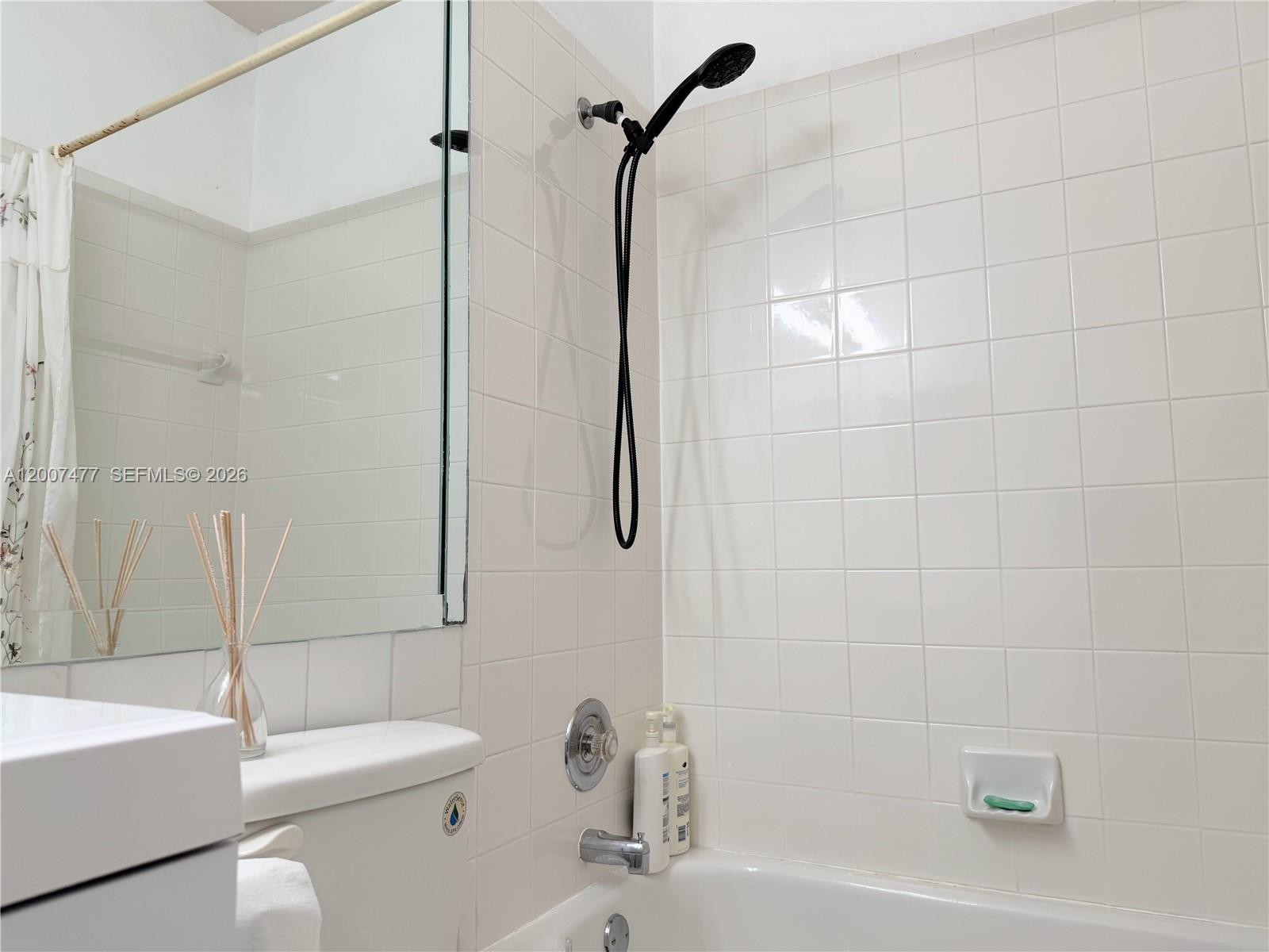 HOLLYWOOD LAKES COUNTRY C - Residential