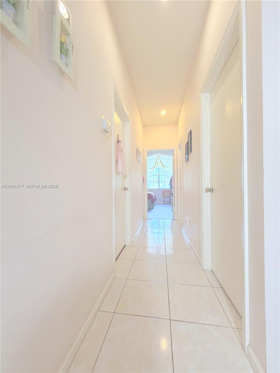 HOLLYWOOD LAKES COUNTRY C - Residential