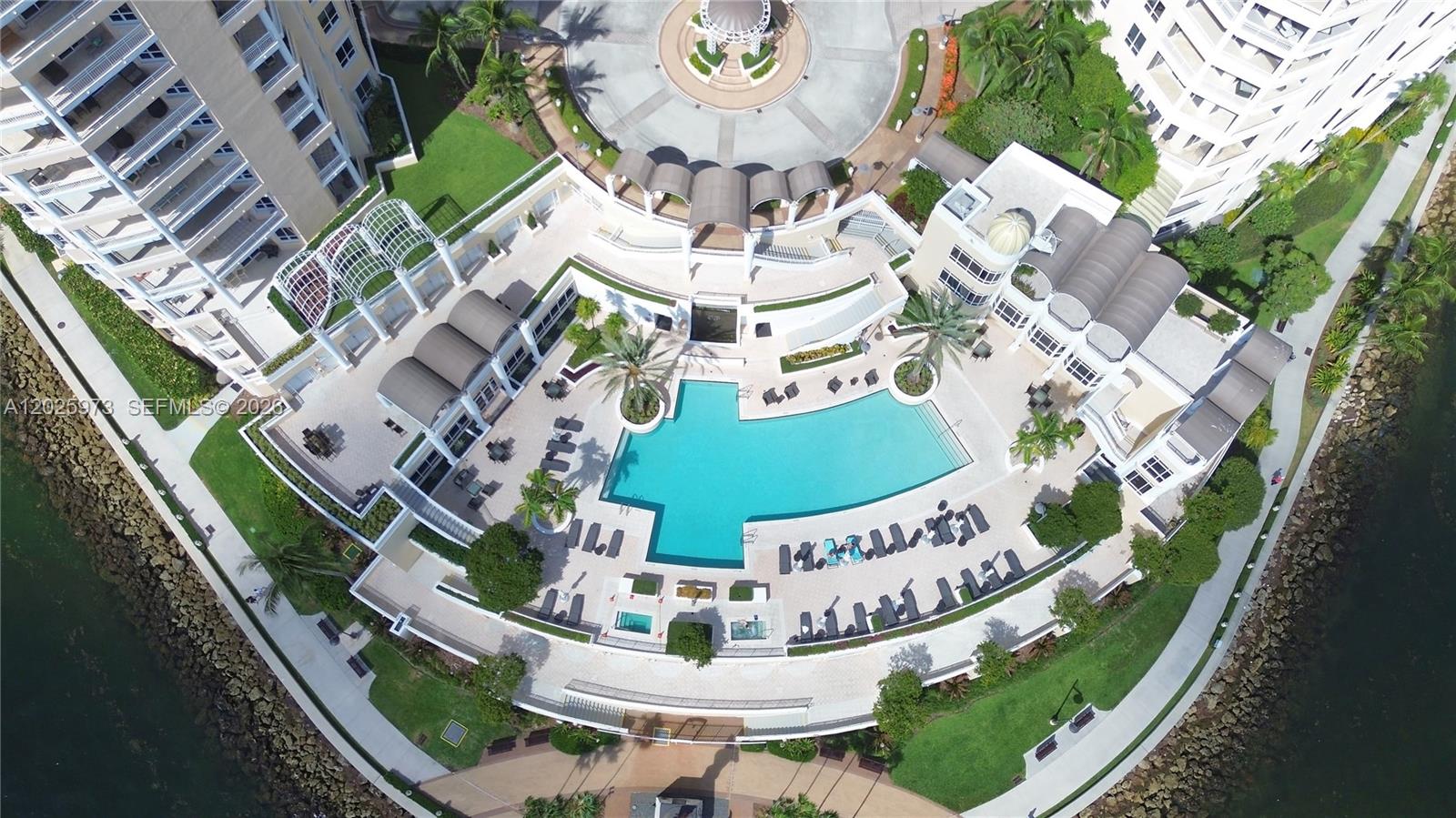 THREE TEQUESTA POINT COND - Residential