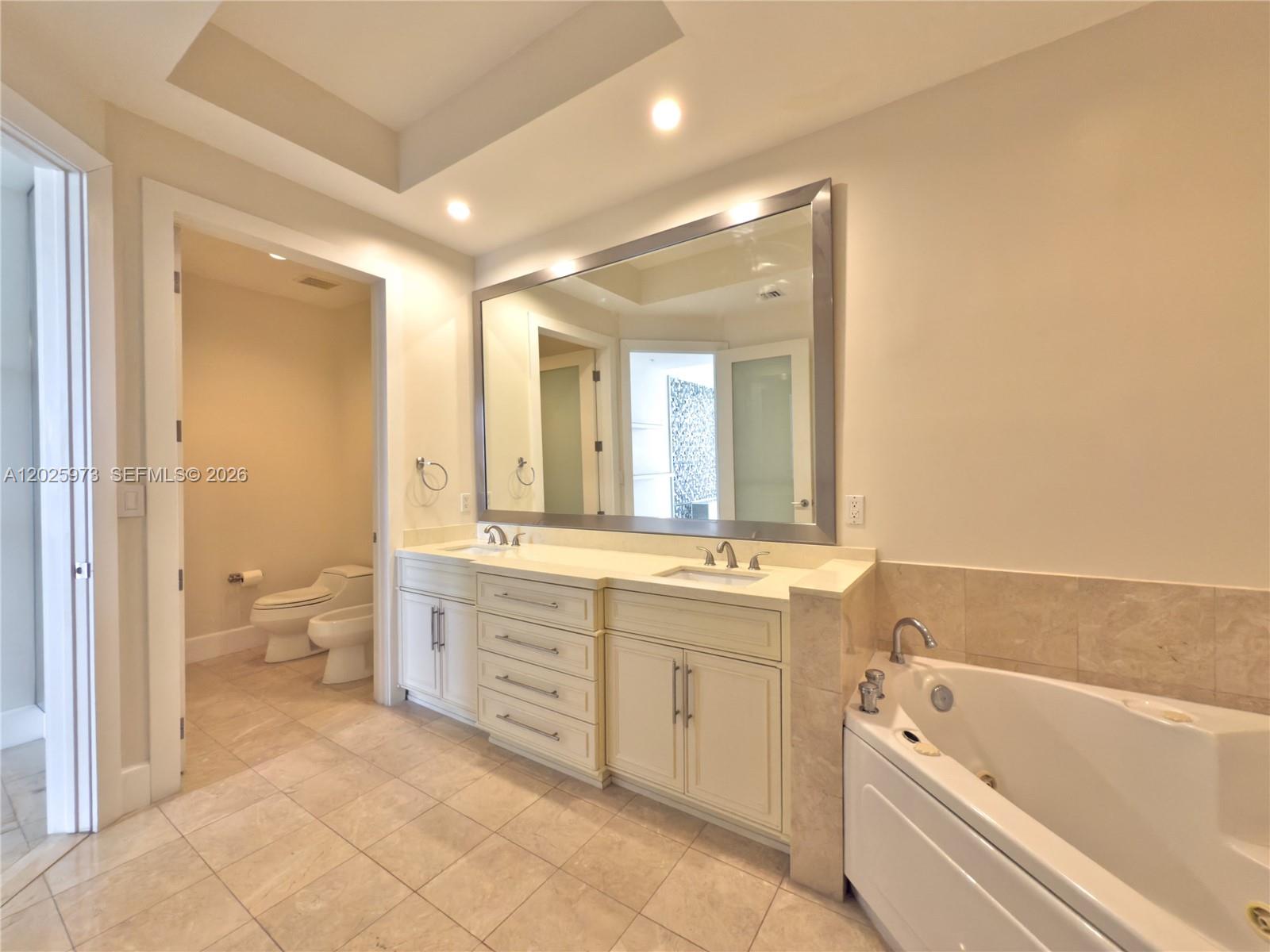 THREE TEQUESTA POINT COND - Residential
