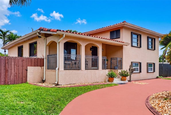 7911 SW 18TH TER, MIAMI, FL 33155 - Image 3defd39bec4e5f6a7c80f6d007fcfea6/1419159068
