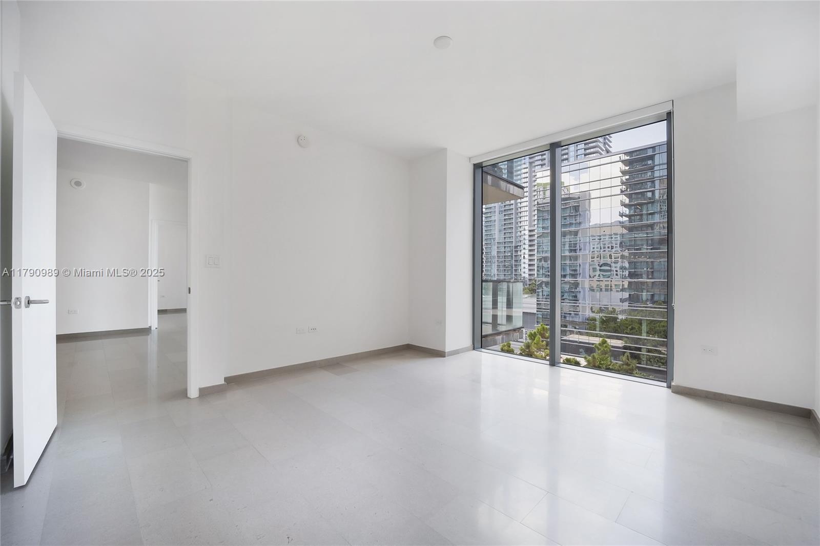 View photos, virtual tours, details... 88 SW 7th St 1009