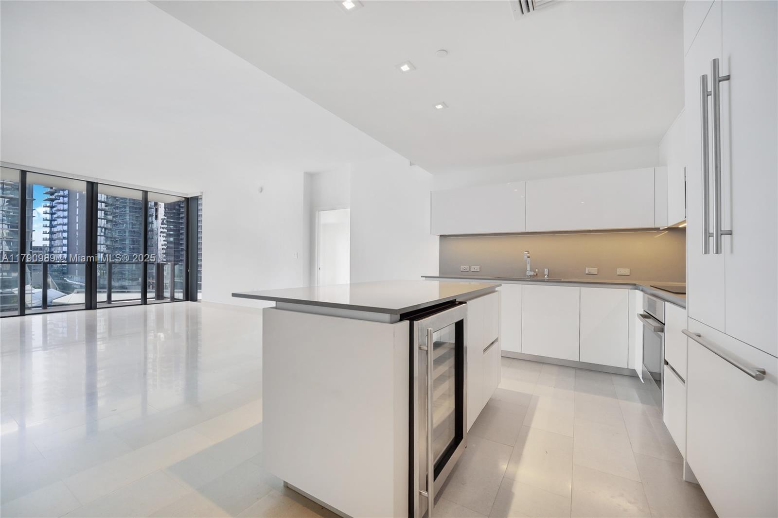 RISE CONDO - Residential