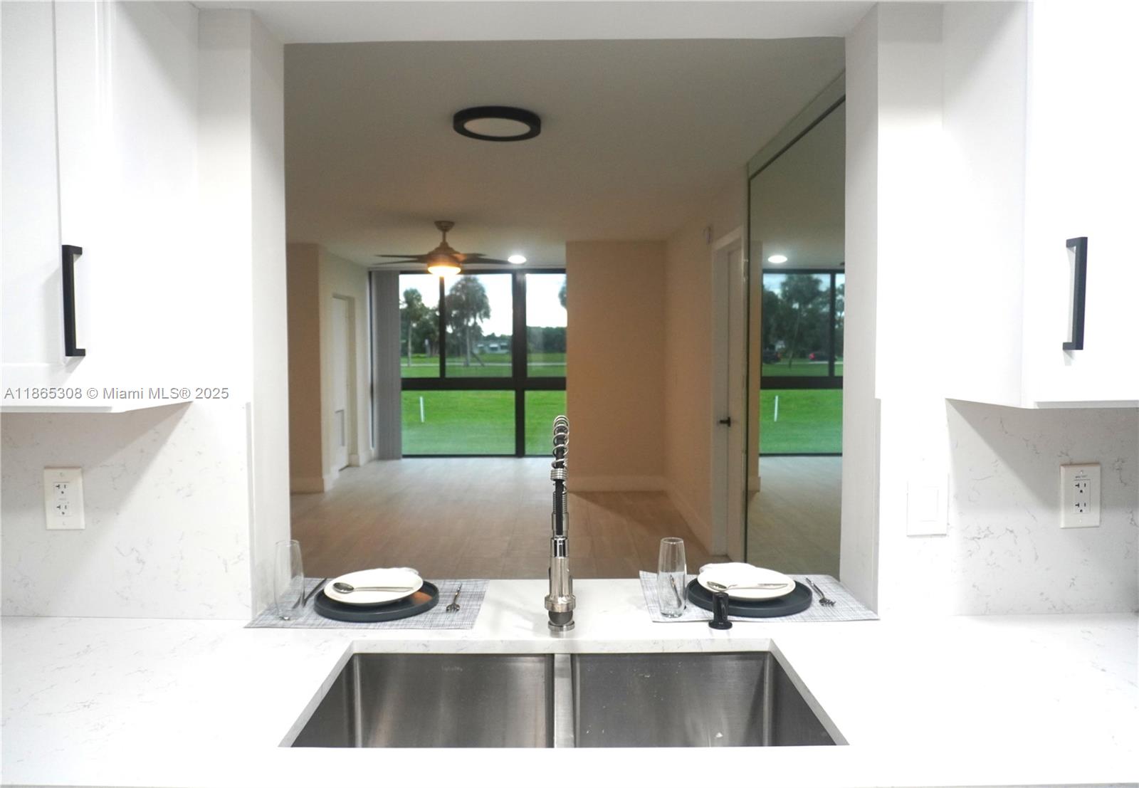 36 OF PALM SPRINGS 3 COND - Residential