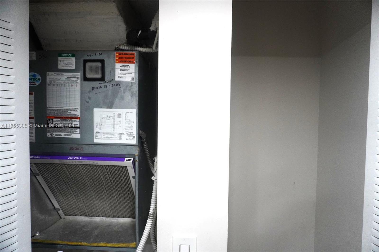 36 OF PALM SPRINGS 3 COND - Residential