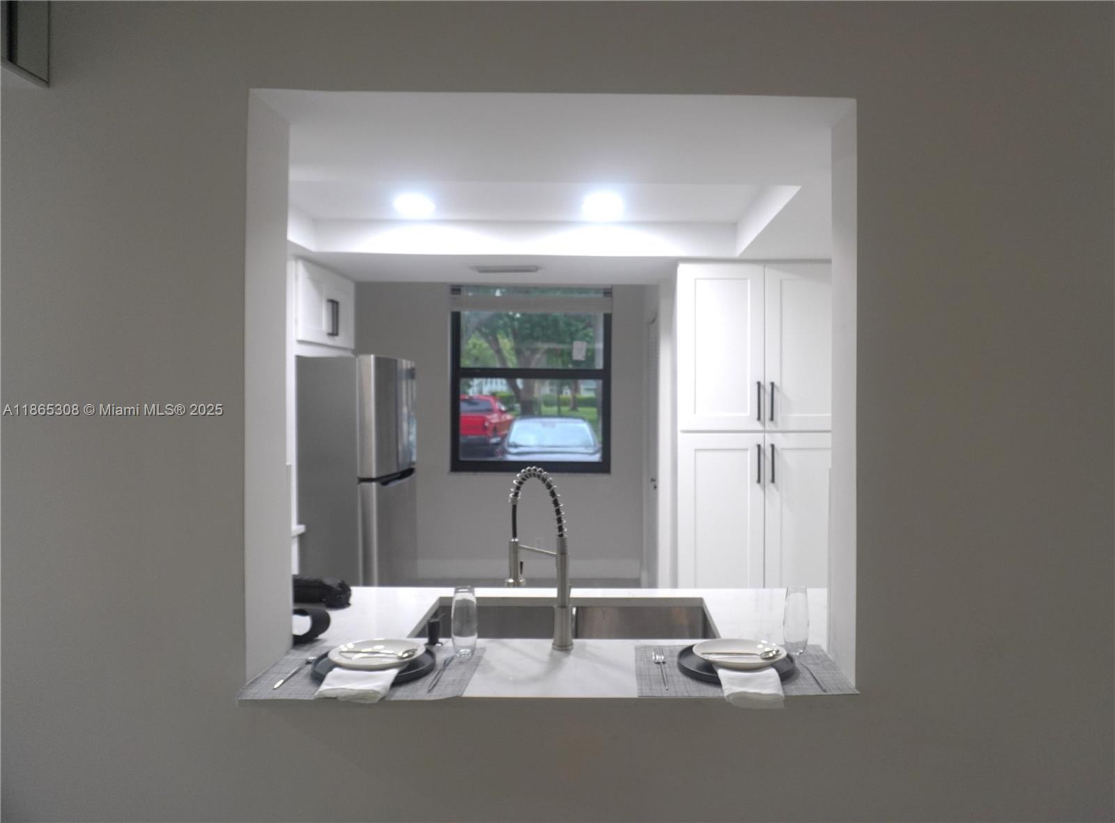 36 OF PALM SPRINGS 3 COND - Residential